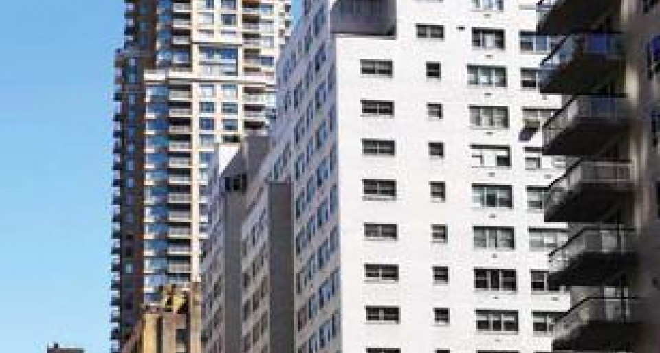 Manhattan apartment sales plunge 20% as buyers get pickier